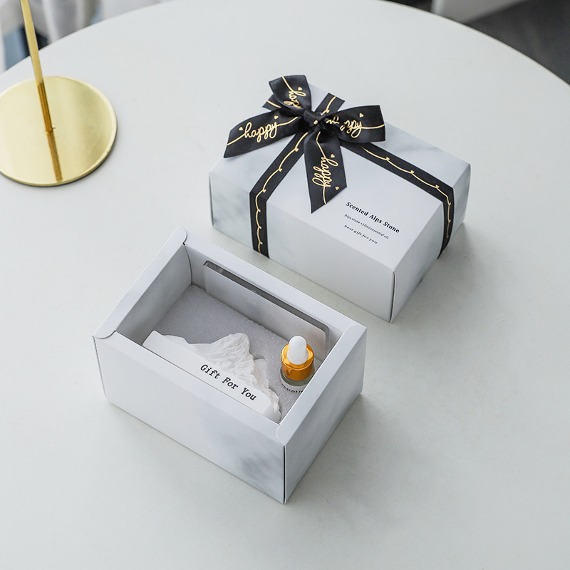 Difusor de aire acondicionado de yeso macizo Colgante de piedra Aromaterapia ecológica Decoración de interiores de automóviles Perfume de salida de aire para bodas