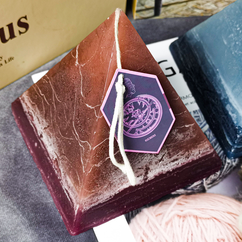 Vela de cristal de lujo de 250 g Velas piramidales perfumadas con zodíaco hechas a mano con cristales
